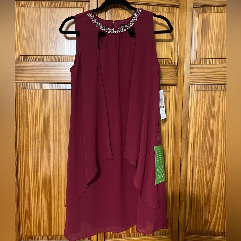 Beautiful burgundy dress size 4